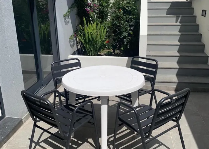 - Bouganvilla Funchal (Madeira)